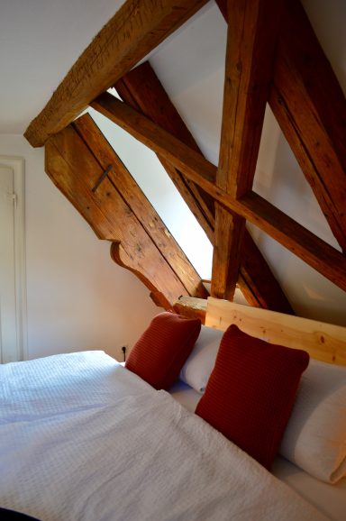 Schlafzimmer OG mit Zirbenholzbett